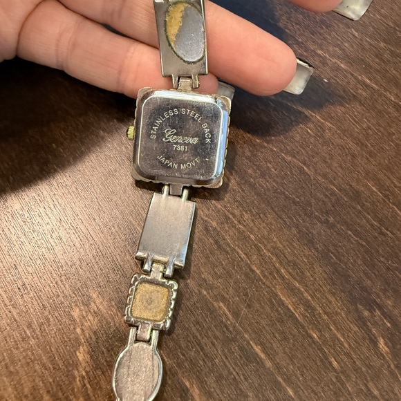 Watch Bundle Relic, Geneva, & Cote d’Azur Silver Tone Bracelet Watches - Picture 10 of 16